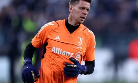 Szczesny sớm nhận ra sự thật ở Barca