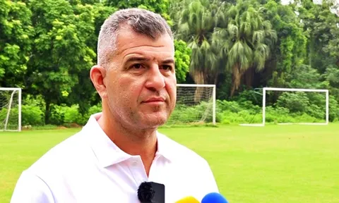 HLV Brazil lên tiếng về vấn đề ngoại ngữ của cầu thủ Việt Nam
