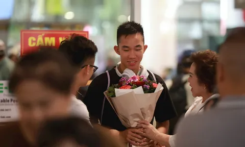 Cầu thủ Việt Kiều đặt chân đến Hà Nội, hội quân với U19 Việt Nam