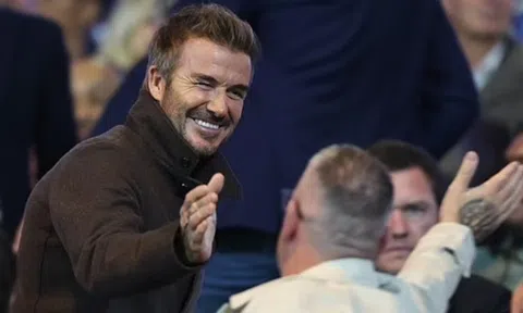 Beckham lịch lãm theo dõi trận derby Holywood