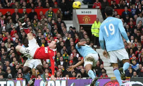  Cantona tung kung-fu; Rooney volley hạ Man City