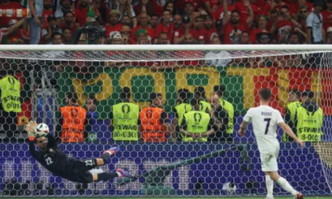 Costa lu mờ Ronaldo, Bồ Đào Nha thắng nghẹt thở Slovenia