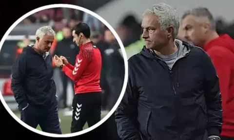 Mourinho bất lực khi Fenerbahce thủng lưới phút cuối