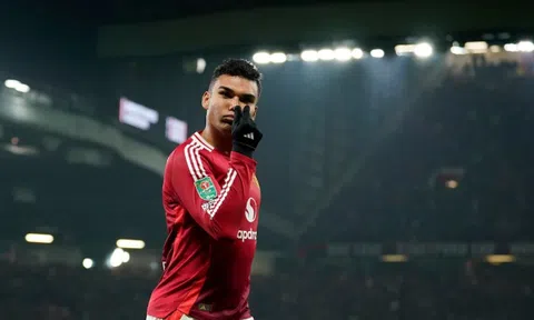 Casemiro hay như thời ở Real Madrid