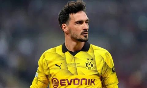 Hummels ví Real như Donald Trump sau khi Vinicius trượt Quả Bóng Vàng