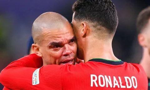 Mắt Pepe đỏ hoe, bật khóc chào Ronaldo lần cuối sau trận thua Pháp
