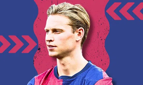 De Jong gây bất ngờ với Barcelona