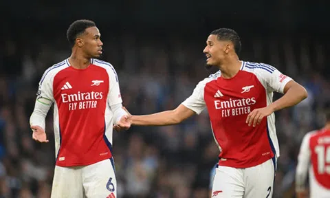 Sự trở lại của Saliba giúp Arsenal đối phó với nghịch cảnh