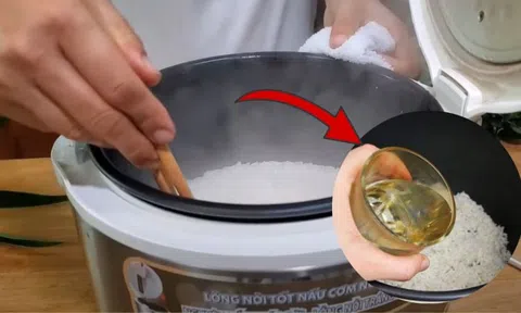 Nấu cơm bằng nước nóng hay nước lạnh thì dẻo ngon hơn?