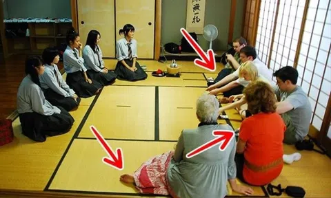 Người Nhật thích quỳ dưới sàn hơn ngồi trên ghế, lý do là gì?