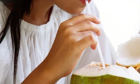 5 lưu ý khi uống nước dừa để không ảnh hưởng tới sức khỏe