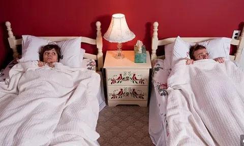 Tại sao các cặp vợ chồng cứ đến tuổi 50 là muốn ngủ riêng giường? Lý do rất thực tế