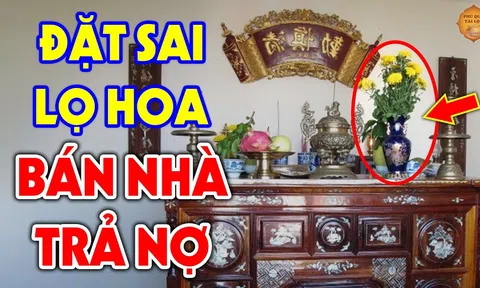 Vì sao khi thắp hương cúng mùng 1, ngày Rằm nhà giàu thường đặt bình hoa bên trái bàn thờ?