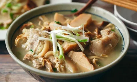 Cách nấu canh măng sườn heo ngon