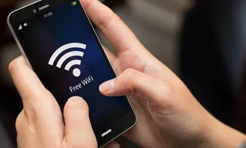 Điện thoại có 1 nút dễ tìm, nhấn vào là bắt Wifi vèo vèo, không tốn tiền đăng ký mạng