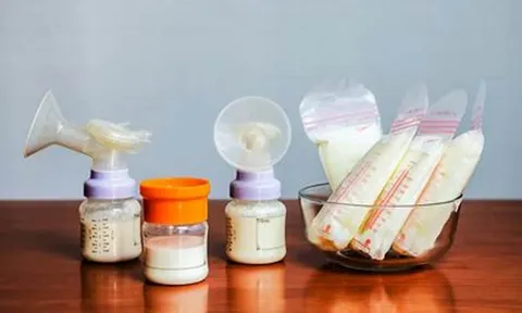 Sữa mẹ để ngoài bao lâu là an toàn: Hướng dẫn chi tiết cho các mẹ bỉm sữa