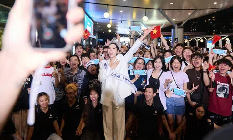 Hoa hậu Kỳ Duyên bị bao vay bởi "biển fan" tại sân bay đi đến Mexico tham dự Miss Universe