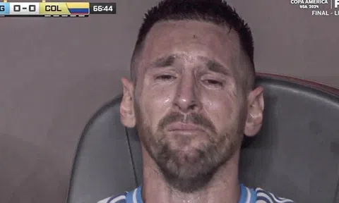 Hình ảnh Messi khóc nức nở rời sân trong trận chung kết Copa America 2024 gây sốt