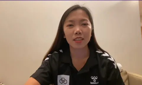 Huỳnh Như tri ân HLV trưởng ĐT Việt Nam từ Lank FC