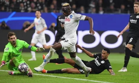 Chơi hơn người, Napoli thắng dễ Frankfurt để tạo lợi thế lớn trước lượt về