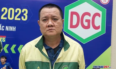 HLV bóng chuyền nam TP HCM 'bỏ ngỏ' cơ hội ở lại đường đua VĐQG