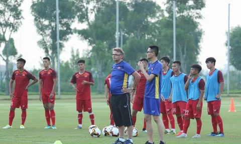 HLV Troussier gọi cầu thủ từng xuất ngoại lên U23 Việt Nam