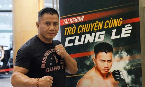 Cung Lê mang theo đai vô địch Strikeforce về thăm Việt Nam