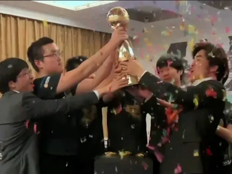 Tranh cãi hậu MSI 2022: Việc chọn bên có thực sự ảnh hưởng đến kết quả trận chung kết?