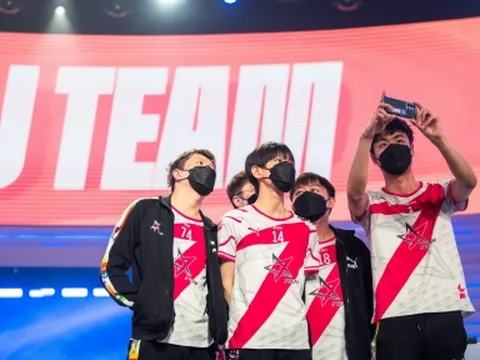 Tìm hiểu về J Team, đối thủ của Team Flash tại bán kết ICONS 2022