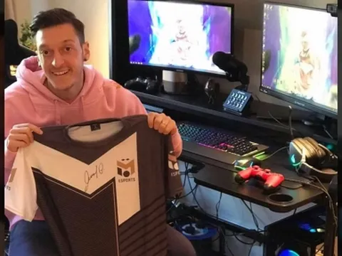 Mesut Ozil dự định nghỉ bóng đá để trở thành game thủ chuyên nghiệp