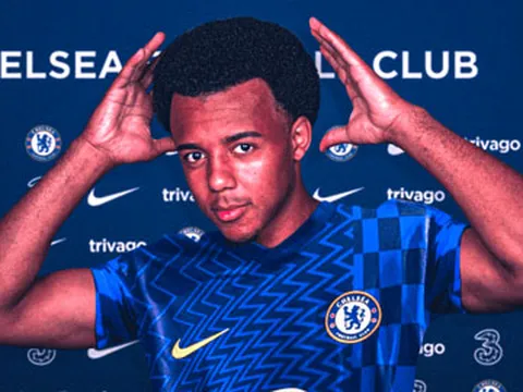 Siêu trung vệ hết kiên nhẫn với Chelsea, Barca mừng thầm