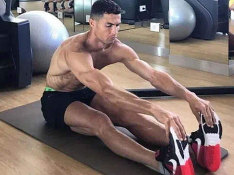 Ronaldo làm điều 'bình thường' như bao ngày, fan MU nhìn mà chỉ biết ước