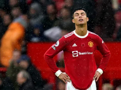 Ronaldo bất ngờ bị phụ nữ chê chỉ vì... đá cho MU