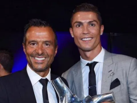 Không nơi nương tựa, Ronaldo đành trao cả con tim cho 'siêu cò' Mendes