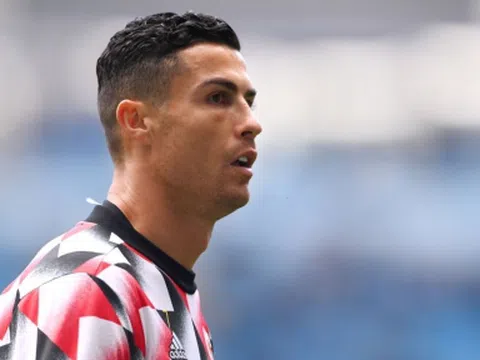 Ronaldo phản ứng trước màn 'hủy diệt' của Man City với MU