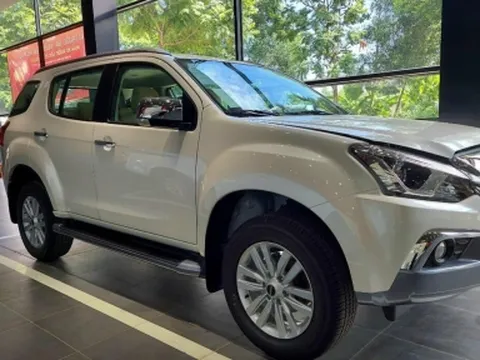 Giảm giá kịch sàn, mẫu SUV 7 chỗ này đang có giá rẻ nhất Việt Nam