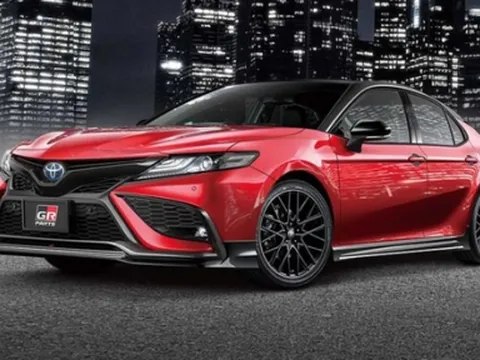 Toyota Camry sắp được bổ sung phiên bản hiệu suất cao, đấu Mazda 6, Accord