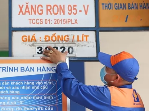 Giá xăng trong nước chính thức tăng vượt ngưỡng 32.000 đồng/lít