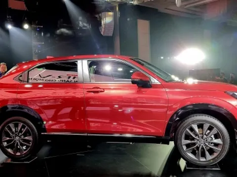 Giá từ 826 triệu đồng, Honda HR-V 2022 có gì đấu Toyota Corolla Cross?
