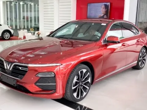 Đại lý bất ngờ ngừng nhận cọc VinFast Lux, khách Việt chớ dại “ôm” voucher