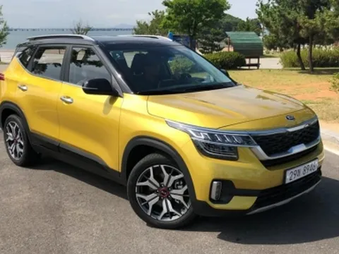 Bắt gặp Kia Seltos 2023 chạy thử trên phố, thiết kế ấn tượng đấu Corolla Cross