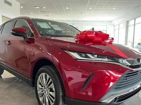 Cận cảnh Toyota Venza 2023 tại đại lý – SUV cỡ trung đình đám một thời