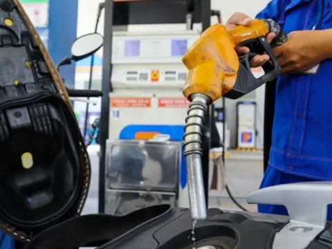 Giá xăng giảm mạnh lần thứ 5 liên tiếp vào 11/8, xuống mức 21.000 đồng/lít?