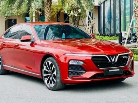 Vẫn có 849 xe VinFast Lux A2.0 được bàn giao tới khách Việt trong tháng 8