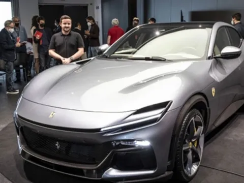 Mẫu SUV đầu tiên của Ferrari chính thức ra mắt, thiết kế siêu lạ