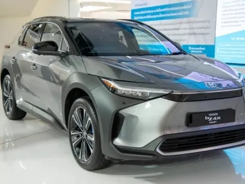 Toyota sắp đem “bom tấn” bZ4X về Việt Nam, cùng phân khúc VinFast VF 8