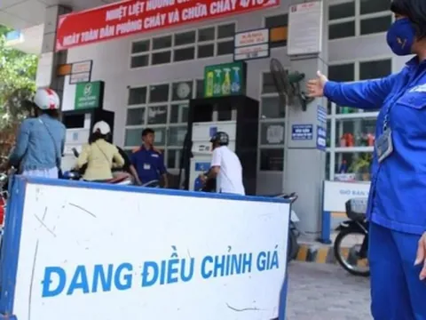 Nóng: Giá xăng giảm lần thứ 3 liên tiếp, E5RON92 xuống dưới 22.000 đồng/lít