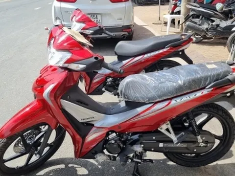 Xe số nhập Thái siêu tiết kiệm xăng của Honda giảm giá mạnh, thu hút khách Việt