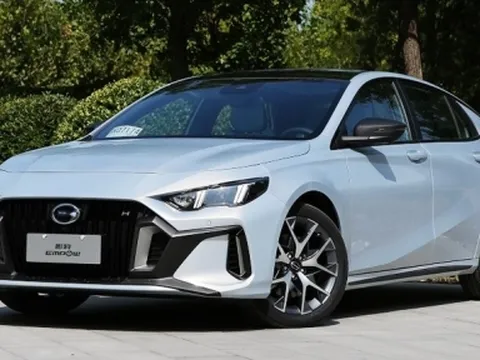 Sedan hạng C giá rẻ ngang Kia Morning ra mắt, có bản hybrid đấu Mazda 3, Kia K3
