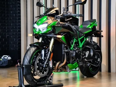 Siêu mô tô "quái thú" của Kawasaki ra mắt tại Việt Nam, giá 770 triệu đồng